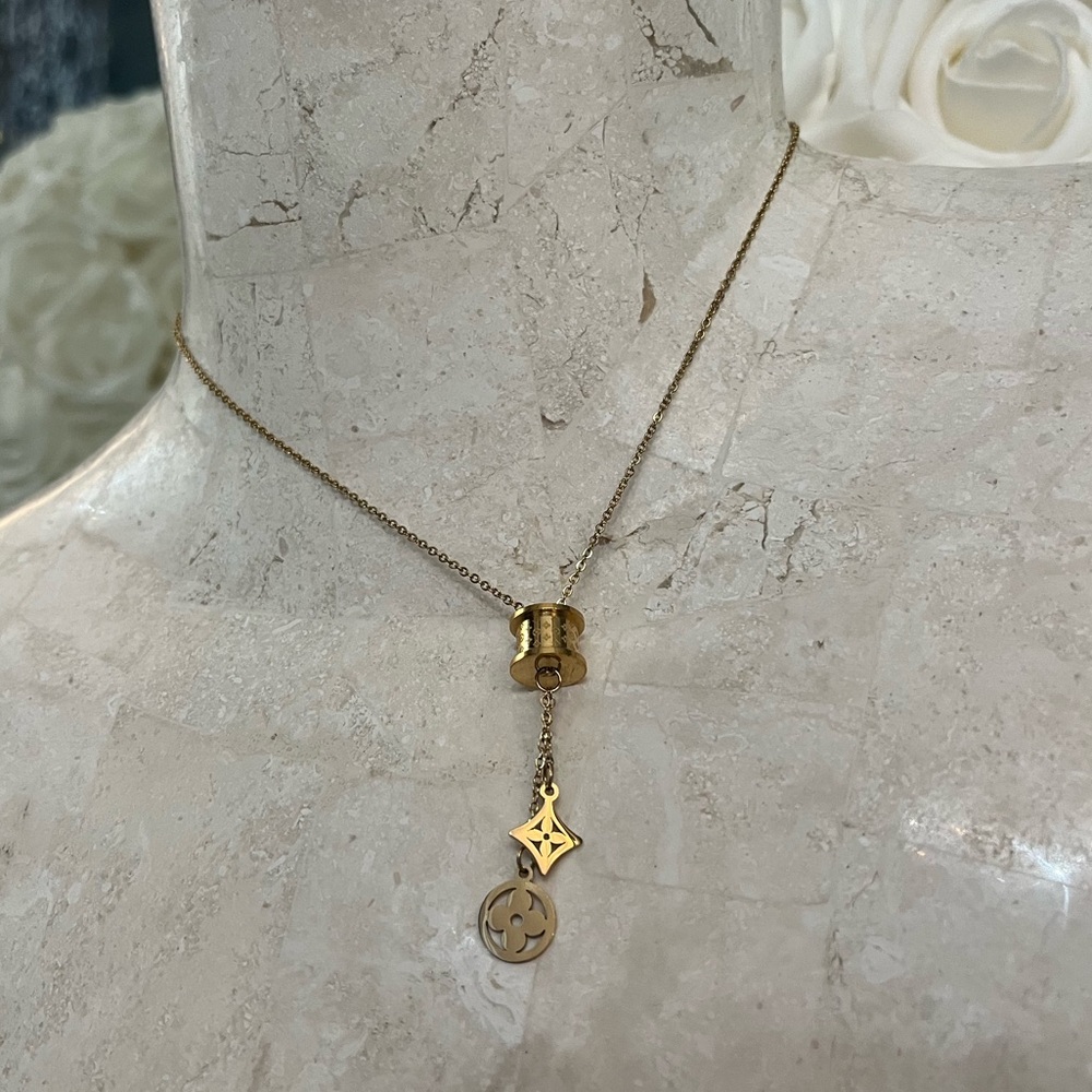 Flower Pendant Necklace